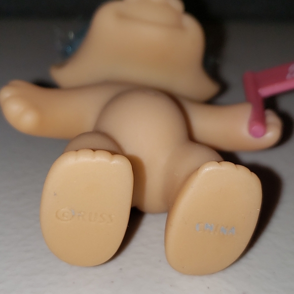 Russ troll doll with a "CUTE & LOVABLE" flag - Picture 4 of 4